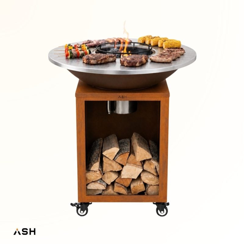 Barbecue à plancha ASH Solaris en acier Corten, équipé de quatre roulettes pivotantes